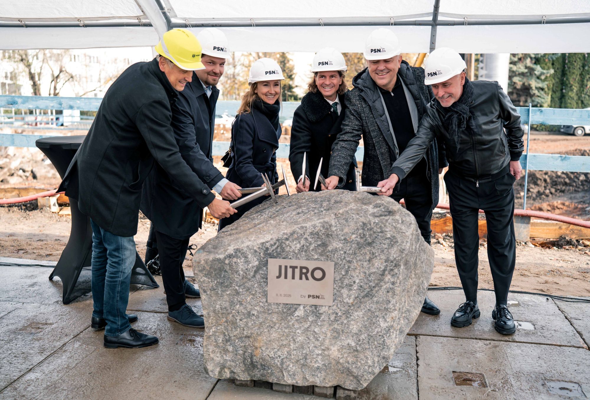 Poklepání základního kamene projektu JITRO, moderního bydlení, které přináší do Vršovic klid i městskou energii