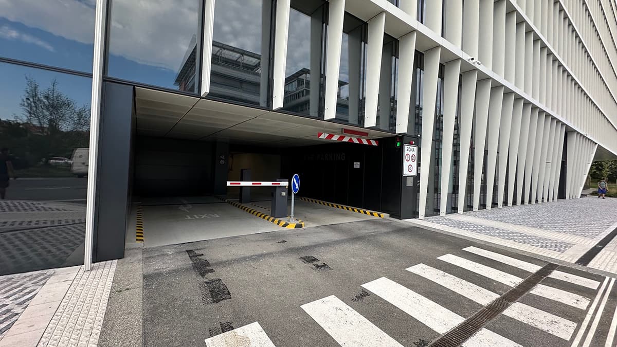 Nové veřejné podzemní parkoviště P+R bylo otevřeno v Praze na Roztylech, přímo u stejnojmenné stanice metra